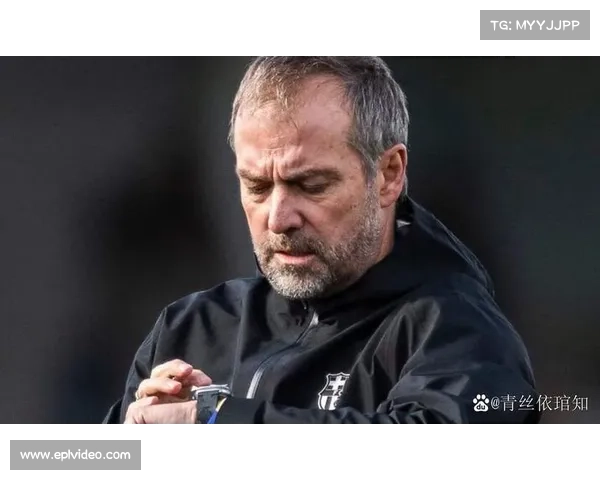 巴萨主帅弗利克抨击FIFA最佳阵容评选：拉菲尼亚落选是笑话